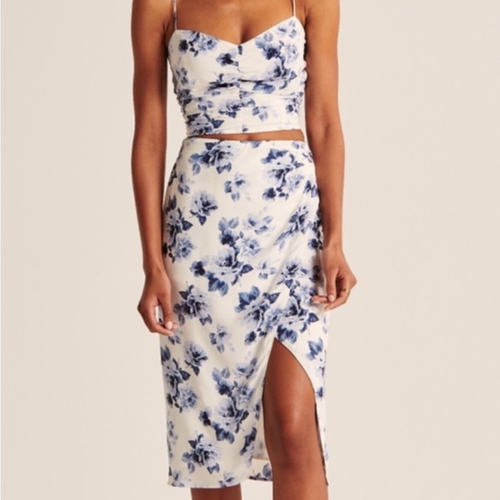 NWOT Abercrombie and fitch Floral Blue and White Skirt set size small